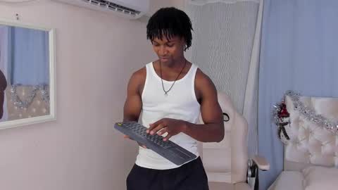 Snapshot of tau_montes chatting on November 19, 2025, 4:34 am tau_montes online show from November 19, 2025, 4:34 am