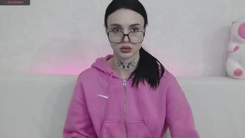 Taya online show from October 28, 2025, 9:17 pm