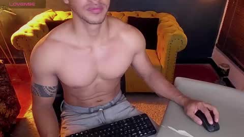 Snapshot of tayler_luke chatting on November 26, 2025, 1:28 am Tayler online show from November 26, 2025, 1:28 am