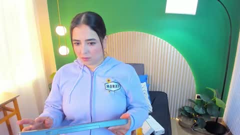 Taylor Bennet online show from September 26, 2025, 12:09 pm