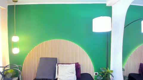 Taylor Bennet online show from December 17, 2025, 11:38 am