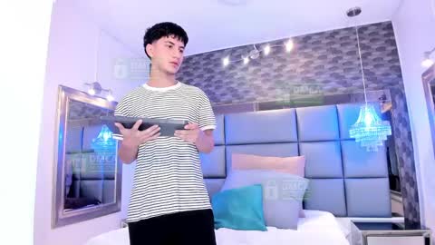 taylor_brooks_ online show from April 30, 2026, 12:00 pm