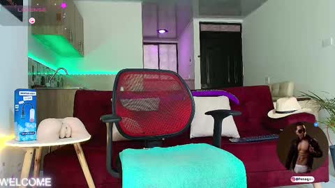 Snapshot of taylor_johnn chatting on October 7, 2025, 3:20 pm Penagos zz online show from October 7, 2025, 3:20 pm