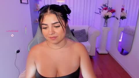 Snapshot of taylor_smith1_ chatting on June 4, 2026, 9:43 pm Taylor online show from June 4, 2026, 9:43 pm
