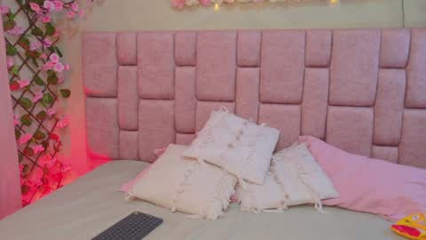 taylorcollinss online show from May 27, 2026, 1:52 pm