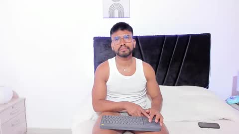 Snapshot of taylormaccurdy_ chatting on November 4, 2025, 3:44 pm taylormaccurdy_ online show from November 4, 2025, 3:44 pm