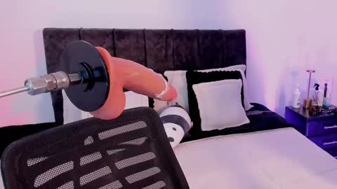 Taylor online show from December 1, 2025, 9:20 pm