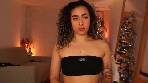 Snapshot of taylormich1 chatting on December 17, 2025, 10:16 pm taylormichell online show from December 17, 2025, 10:16 pm