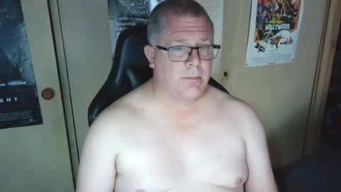 Snapshot of taylz chatting on August 3, 2026, 12:54 pm taylz online show from August 3, 2026, 12:54 pm
