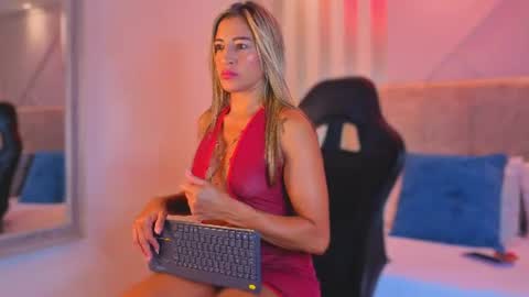tayra online show from July 25, 2026, 7:00 pm