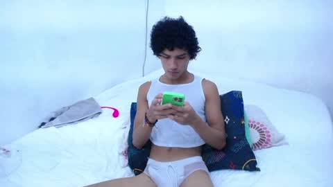 Snapshot of tayronx33 chatting on December 24, 2024, 4:19 pm Tayron online show from December 24, 2024, 4:19 pm