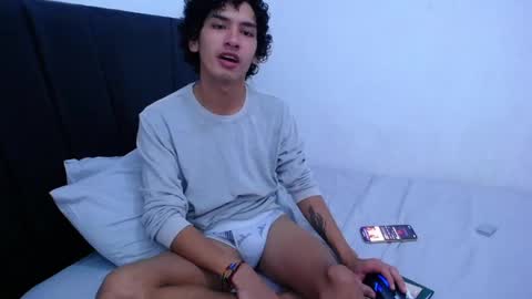 Snapshot of tayronx33 chatting on January 10, 2025, 4:09 pm Tayron online show from January 10, 2025, 4:09 pm