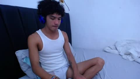 Snapshot of tayronx33 chatting on January 26, 2025, 11:18 pm Tayron online show from January 26, 2025, 11:18 pm