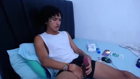 Snapshot of tayronx33 chatting on February 1, 2025, 4:22 pm Tayron online show from February 1, 2025, 4:22 pm