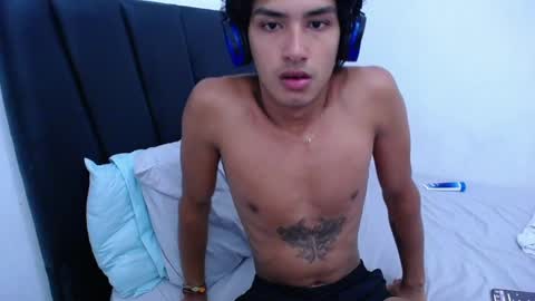 Snapshot of tayronx33 chatting on February 16, 2025, 7:05 pm Tayron online show from February 16, 2025, 7:05 pm