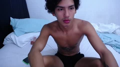 Snapshot of tayronx33 chatting on February 23, 2025, 5:29 pm Tayron online show from February 23, 2025, 5:29 pm