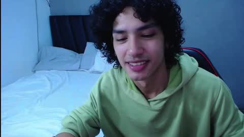 Snapshot of tayronx33 chatting on September 24, 2025, 3:59 pm Tayron online show from September 24, 2025, 3:59 pm