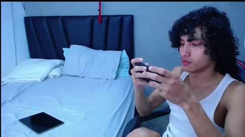 Snapshot of tayronx33 chatting on November 2, 2025, 6:21 pm Tayron online show from November 2, 2025, 6:21 pm