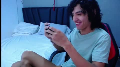 Snapshot of tayronx33 chatting on November 17, 2025, 7:30 pm Tayron online show from November 17, 2025, 7:30 pm