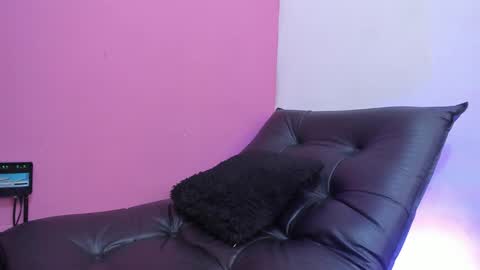 Snapshot of taysonysasha chatting on December 19, 2024, 9:17 pm ask for cum online show from December 19, 2024, 9:17 pm