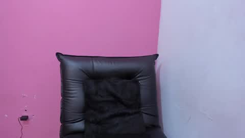 Snapshot of taysonysasha chatting on January 24, 2025, 10:30 pm ask for cum online show from January 24, 2025, 10:30 pm