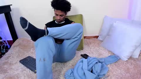 Snapshot of taysonysasha chatting on September 20, 2025, 10:33 pm ask for cum online show from September 20, 2025, 10:33 pm