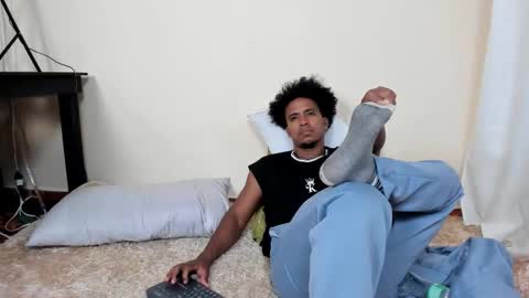 Snapshot of taysonysasha chatting on November 5, 2025, 11:49 pm ask for cum online show from November 5, 2025, 11:49 pm