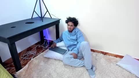 Snapshot of taysonysasha chatting on November 13, 2025, 9:36 pm ask for cum online show from November 13, 2025, 9:36 pm