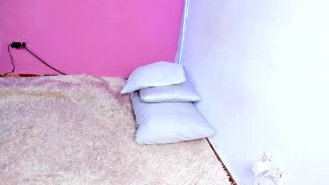 Snapshot of taysonysasha chatting on December 13, 2025, 9:31 pm ask for cum online show from December 13, 2025, 9:31 pm