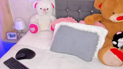  TAYSSA  ONLINE FROM 0630 PM - 1130 PM COLOMBIAN HOUR online show from June 18, 2026, 12:44 am