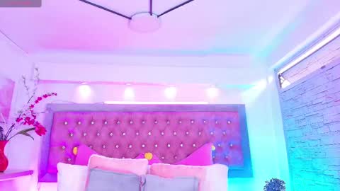 Snapshot of tayzon_foxxx chatting on September 29, 2025, 12:43 pm Sofia online show from September 29, 2025, 12:43 pm