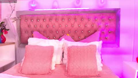 Snapshot of tayzon_foxxx chatting on October 26, 2025, 12:44 pm Sofia online show from October 26, 2025, 12:44 pm