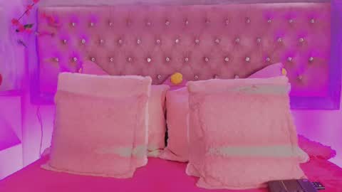 Snapshot of tayzon_foxxx chatting on November 18, 2025, 12:42 pm Sofia online show from November 18, 2025, 12:42 pm