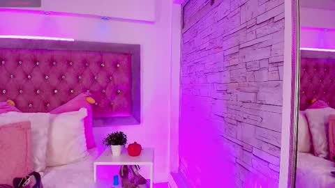 Snapshot of tayzon_foxxx chatting on December 4, 2025, 1:53 pm Sofia online show from December 4, 2025, 1:53 pm