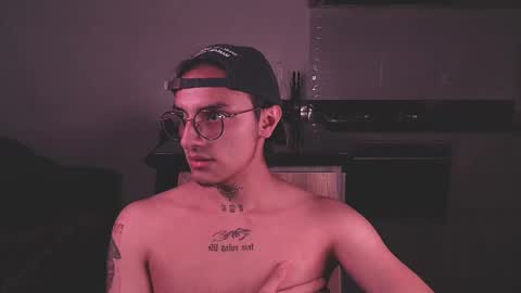 Teo independent model online show from February 25, 2025, 3:09 am