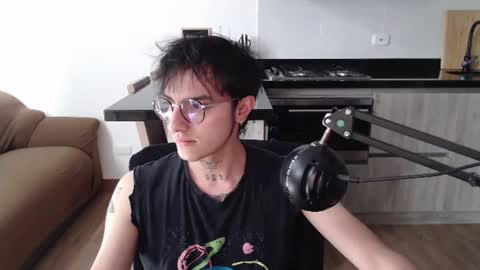 Snapshot of te0__0 chatting on June 18, 2026, 5:28 pm Teo independent model online show from June 18, 2026, 5:28 pm