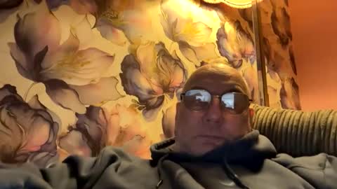 Snapshot of tebb61 chatting on October 16, 2025, 7:15 pm Mark online show from October 16, 2025, 7:15 pm