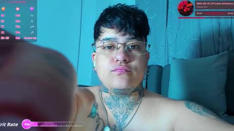 Snapshot of techno_420 chatting on November 1, 2025, 11:29 pm Charlee He online show from November 1, 2025, 11:29 pm