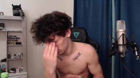 Snapshot of teddy_mode chatting on December 18, 2024, 3:55 pm Teddy online show from December 18, 2024, 3:55 pm