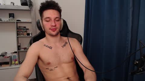 Snapshot of teddy_mode chatting on February 6, 2025, 6:24 pm Teddy online show from February 6, 2025, 6:24 pm