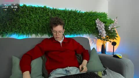 Snapshot of teddy_parker chatting on December 2, 2025, 9:25 am Teddy online show from December 2, 2025, 9:25 am