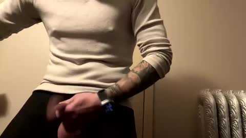 Snapshot of teejm chatting on December 1, 2024, 8:53 pm Twizzler online show from December 1, 2024, 8:53 pm