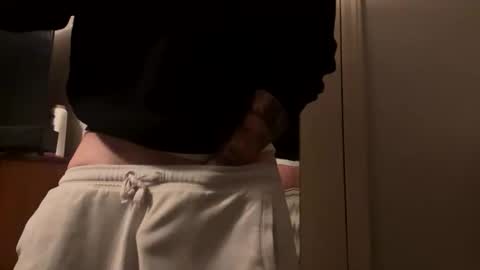 Snapshot of teejm chatting on October 10, 2025, 2:21 am Twizzler online show from October 10, 2025, 2:21 am