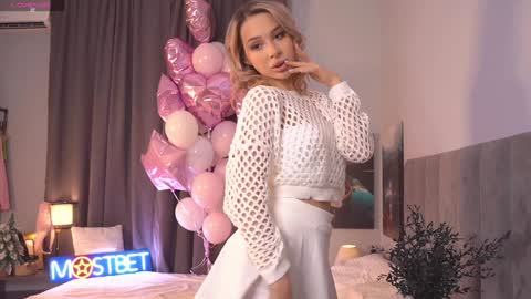 Snapshot of telladreamer_ chatting on December 12, 2024, 8:03 am Tella online show from December 12, 2024, 8:03 am