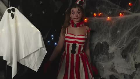 Sarah     online show from October 24, 2025, 3:58 am