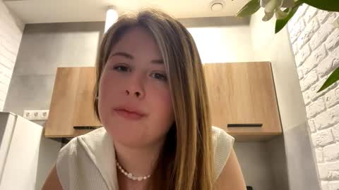 Snapshot of templeholberg chatting on March 9, 2026, 9:35 am Lana online show from March 9, 2026, 9:35 am