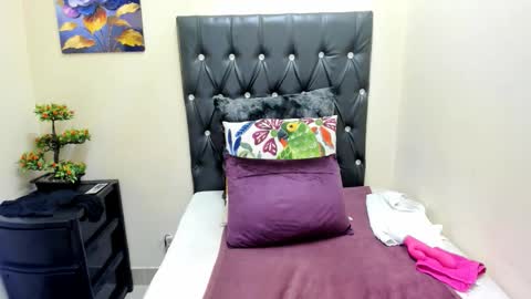 Snapshot of temptressqeen chatting on September 10, 2025, 5:40 am temptressqeen online show from September 10, 2025, 5:40 am