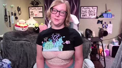 Snapshot of ten_tickle_pixie chatting on December 4, 2024, 7:12 pm Pixie and Tentacle Overlord online show from December 4, 2024, 7:12 pm