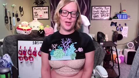 Snapshot of ten_tickle_pixie chatting on December 4, 2024, 10:19 pm Pixie and Tentacle Overlord online show from December 4, 2024, 10:19 pm