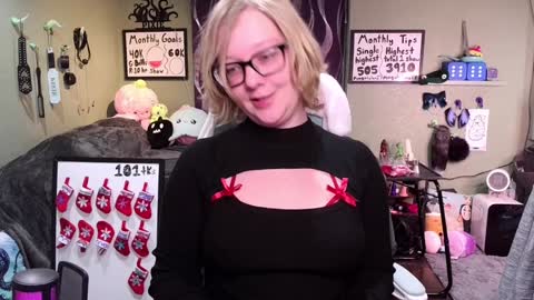 Snapshot of ten_tickle_pixie chatting on December 20, 2024, 11:05 pm Pixie and Tentacle Overlord online show from December 20, 2024, 11:05 pm